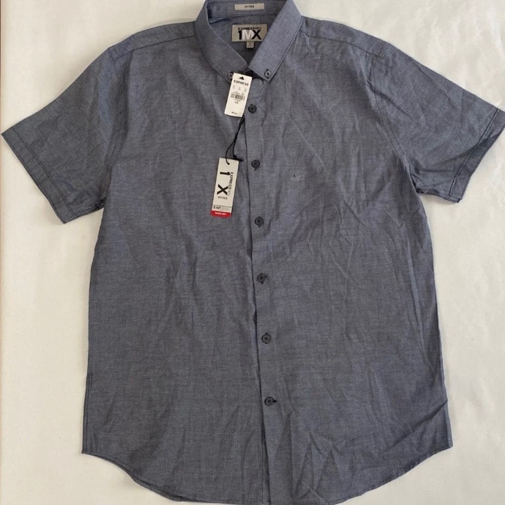 Size large NWT men’s short sleeve shirt